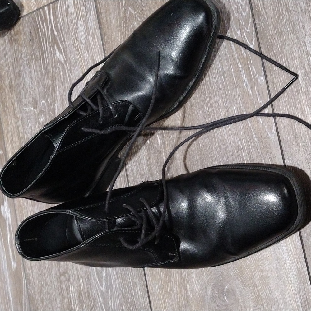 JF J. Ferrar black lace chukka boots. Mint condition. Size 8